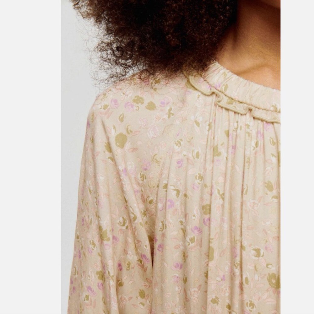 🌼✨ Zara Girls Floral Print‎ Dress | New with Minor Flaw ✨🌼 - Picture 4 of 5